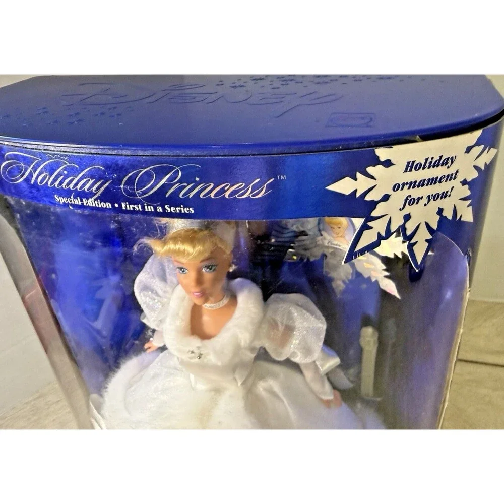 FIRST IN A SERIES Walt Disney's Holiday Princess Cinderella 1996 Barbie Doll NIB